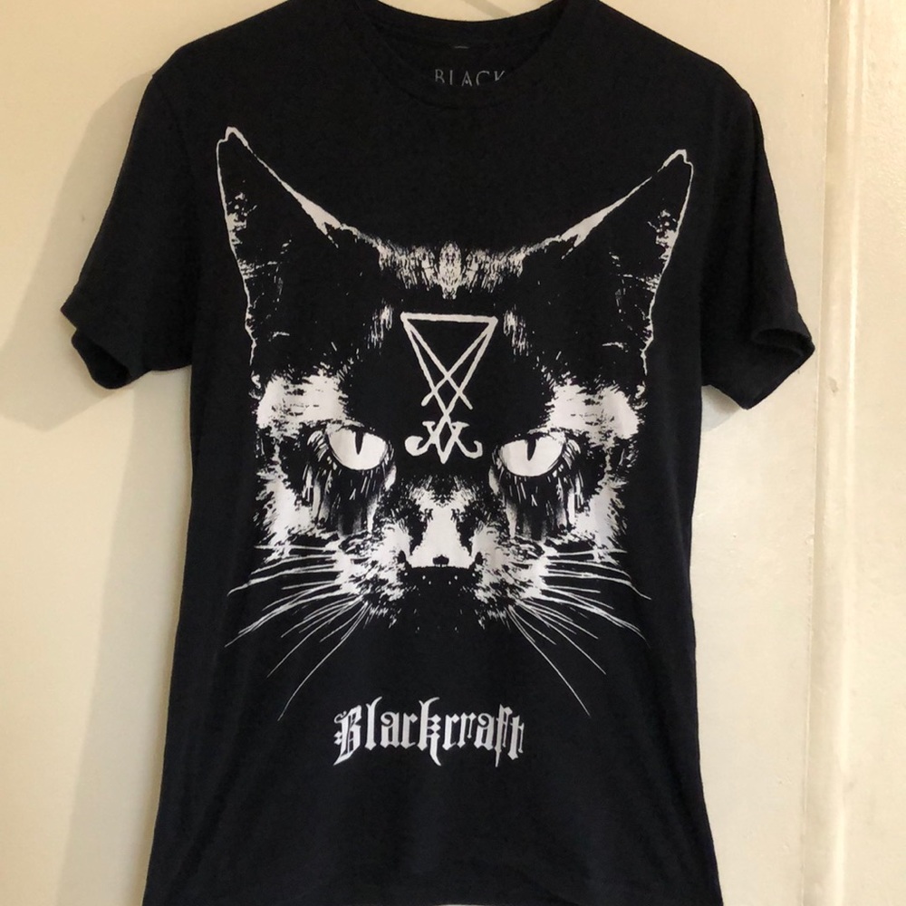 Black craft cult black cat tee.